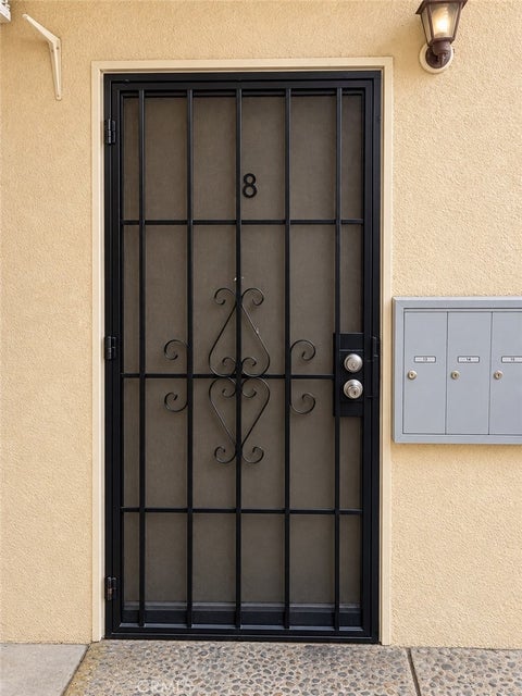 Photo of 141 S Avenue 22 #8, Los Angeles, CA 90031 (MLS # AR26219331)