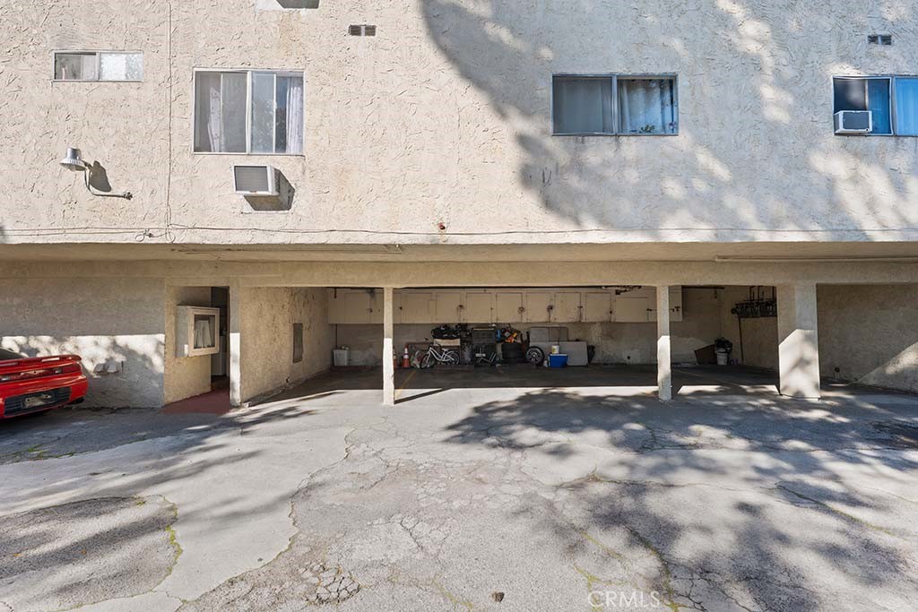 6828 Fulton Avenue
