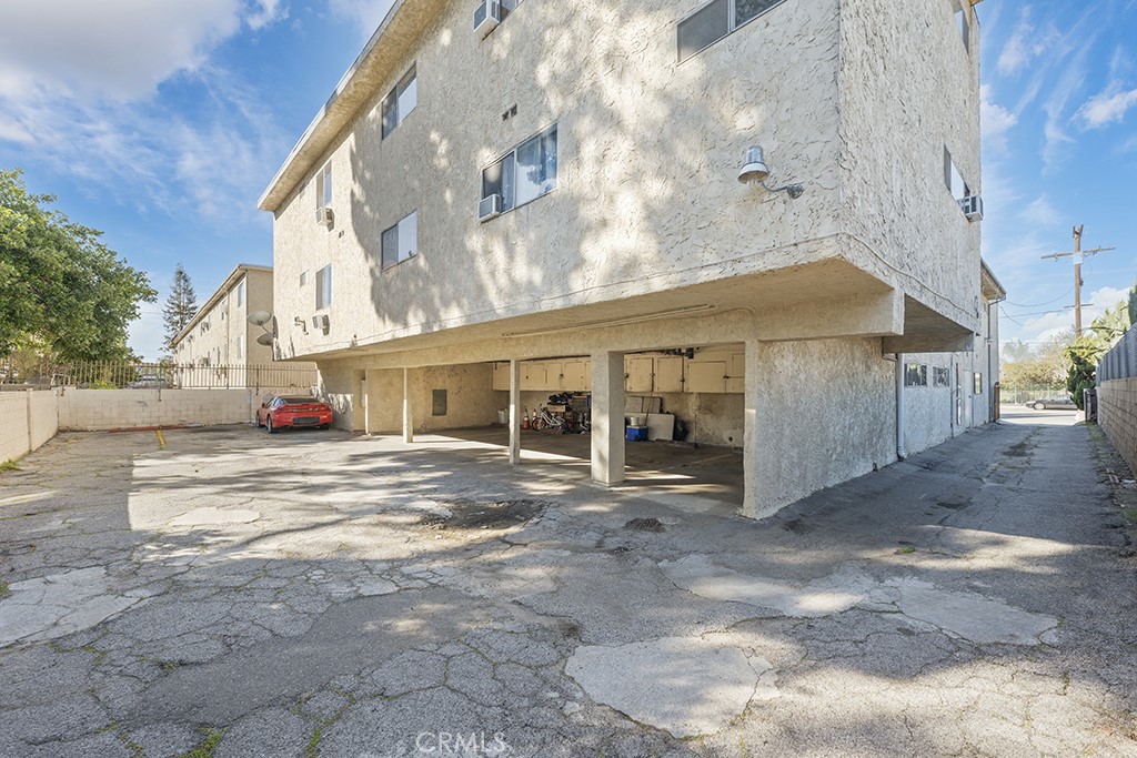 6828 Fulton Avenue