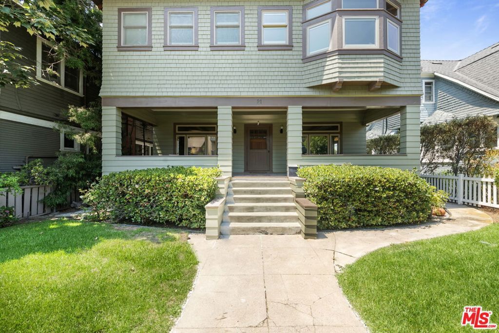 Photo of 21 Park Avenue, Venice, CA 90291 (MLS # 25575475)
