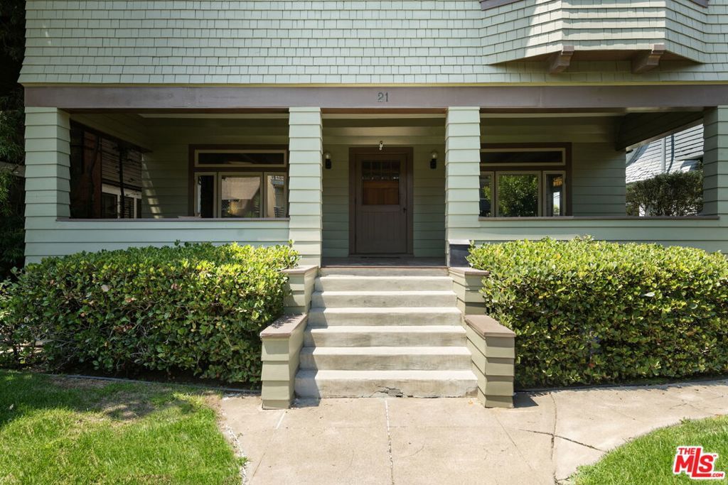 Photo of 21 Park Avenue, Venice, CA 90291 (MLS # 25575475)