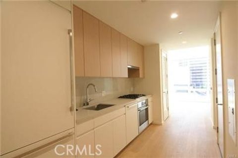 Photo of 877 Francisco Street #521, Los Angeles, CA 90017 (MLS # CV26052254)