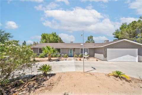 Photo of 16634 Lemon ST, Hesperia, CA 92345 (MLS # CV26142999)