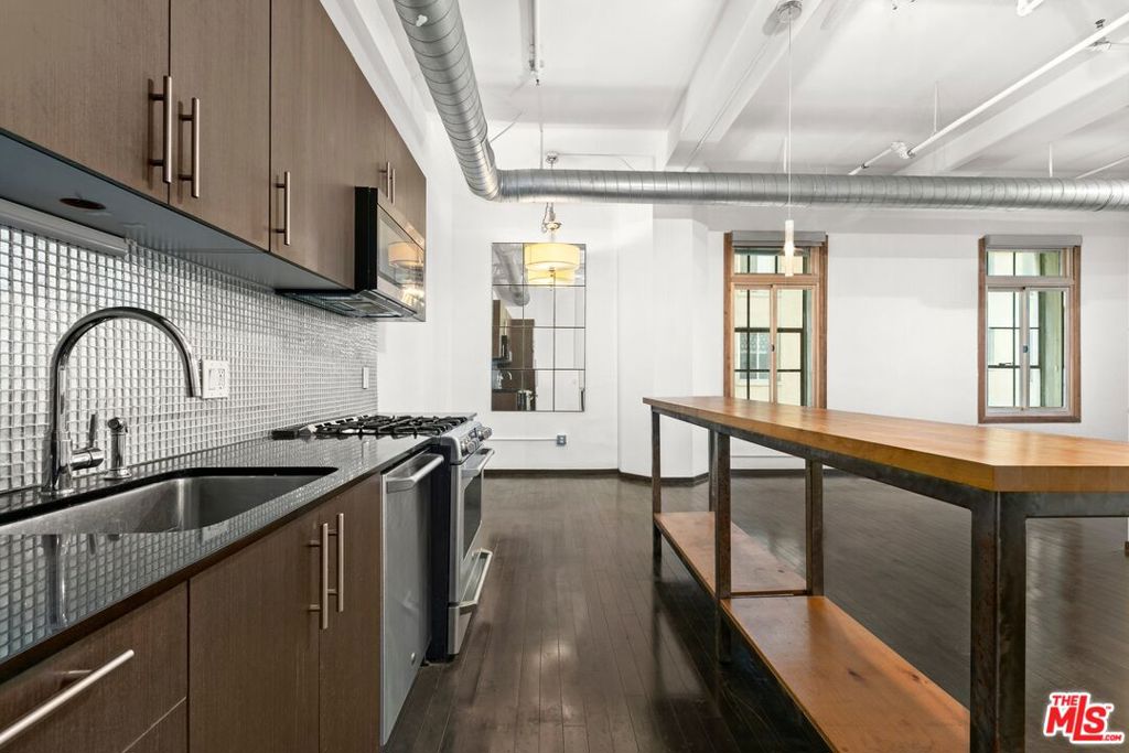 1645 Vine Street 301