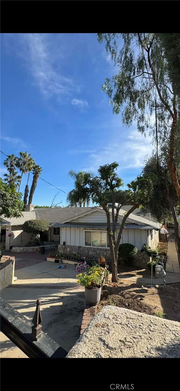 25325 Mountain Cliff Dr