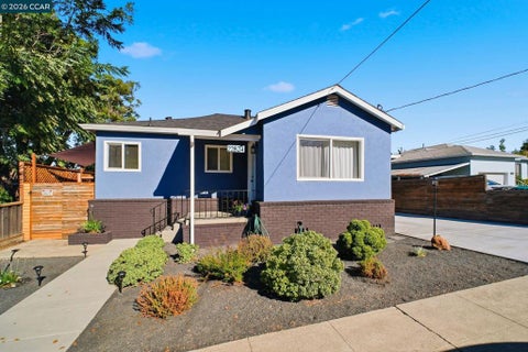 Photo of 22824 High Street St, Hayward, CA 94541 (MLS # 41148161)