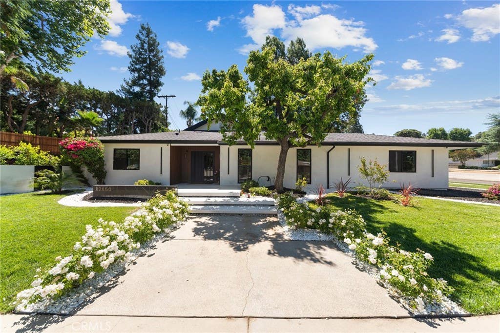 Photo of 22850 Margarita Drive, Woodland Hills, CA 91364 (MLS # SR26135802)