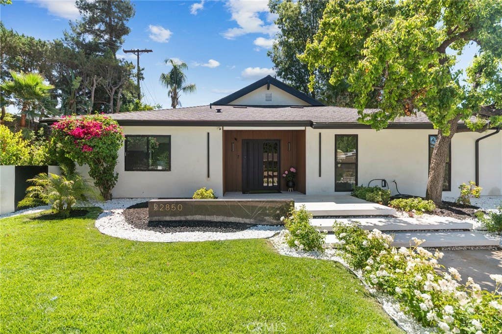 Photo of 22850 Margarita Drive, Woodland Hills, CA 91364 (MLS # SR26135802)