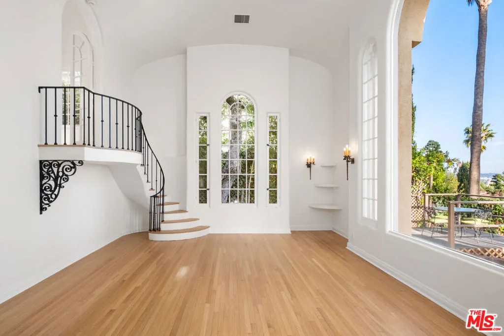 Los Angeles, California 90068, United States, 3 Bedrooms Bedrooms, ,2 BathroomsBathrooms,Residential,Active,180926