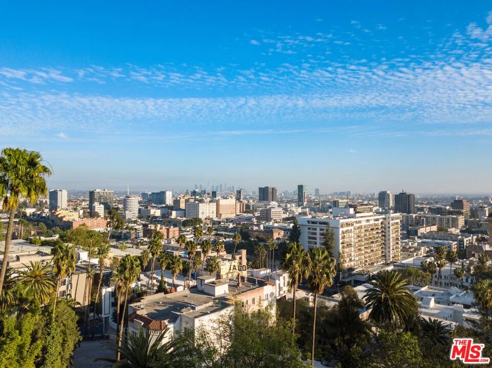 Los Angeles, California 90068, United States, 3 Bedrooms Bedrooms, ,2 BathroomsBathrooms,Residential,Active,180926