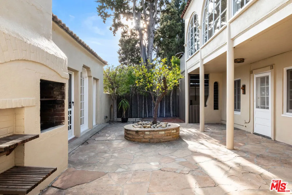 Los Angeles, California 90068, United States, 3 Bedrooms Bedrooms, ,2 BathroomsBathrooms,Residential,Active,180926