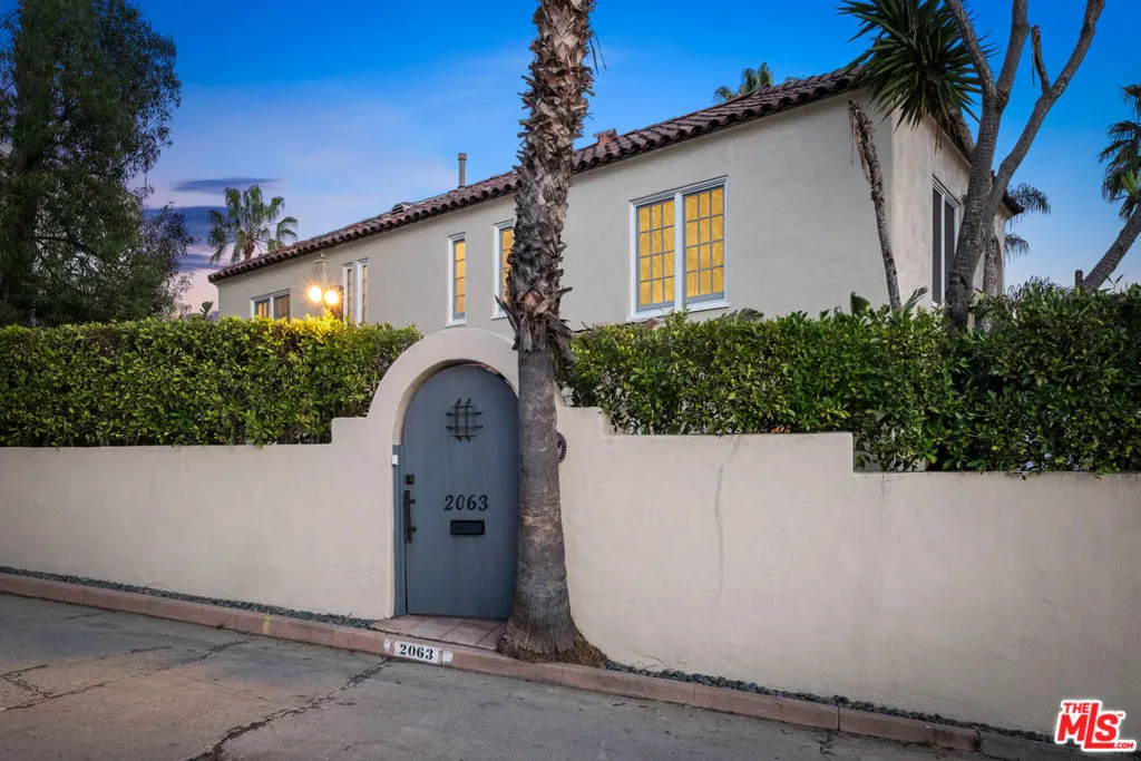 Los Angeles, California 90068, United States, 3 Bedrooms Bedrooms, ,2 BathroomsBathrooms,Residential,Active,180926