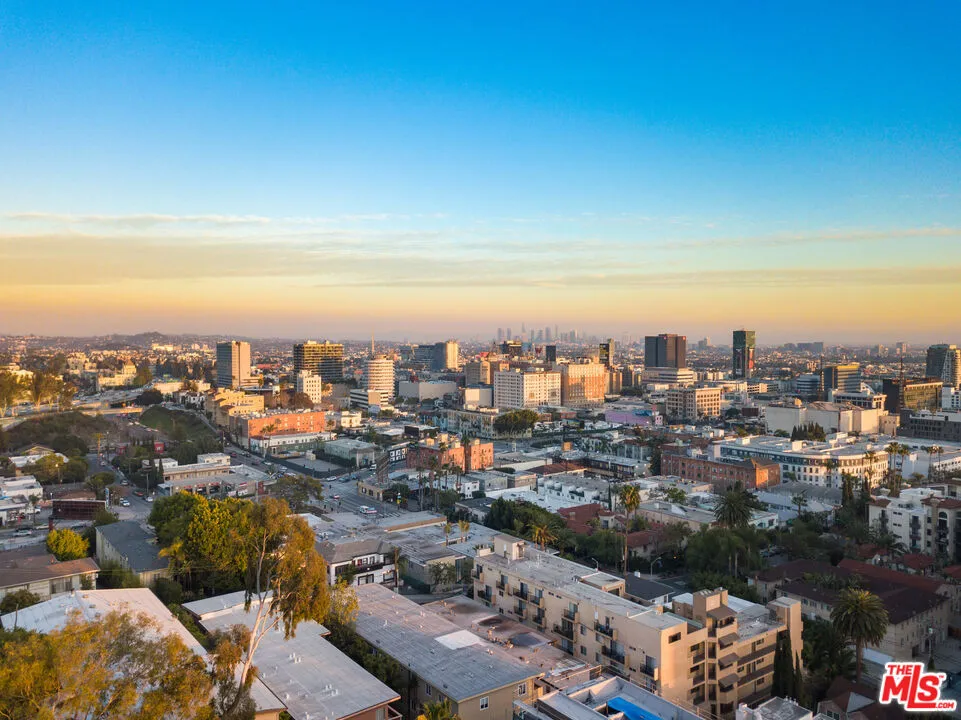 Los Angeles, California 90068, United States, 3 Bedrooms Bedrooms, ,2 BathroomsBathrooms,Residential,Active,180926