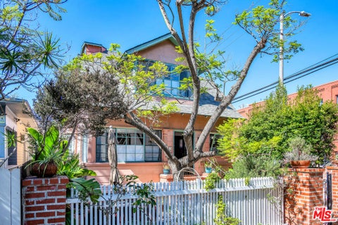 Photo of 59 Dudley Avenue, Los Angeles, CA 90291 (MLS # 26978663)