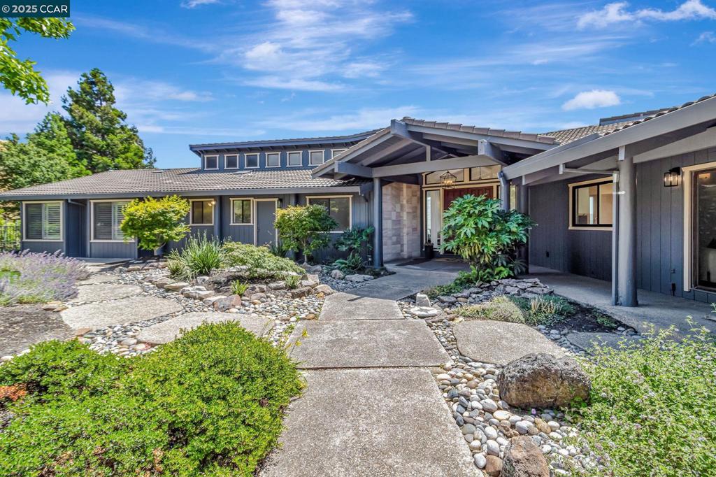 1960 Joseph Dr