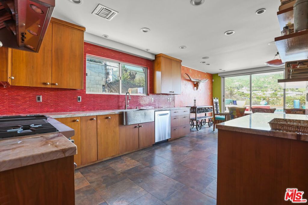 3912 Spray Lane
