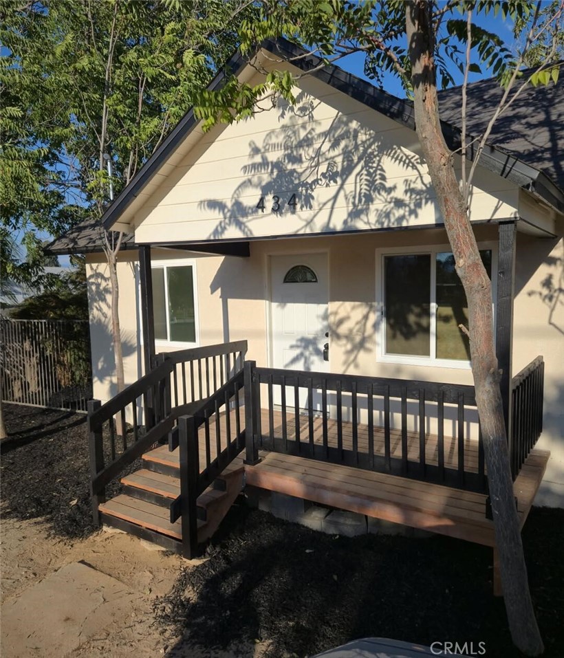 WELCOME HOME! THIS BEAUTIFUL 2/1 PROPERTY IS CONVENIENTLY LOCATED CLOSE TO THE 91 FREEWAY. THE OWNER HAS COMPLETELY UPGRADED THE HOME WITH A NEW ROOF, NEW WINDOWS, NEW PLUMBING, AND NEW ELECTRICAL. ENJOY BRAND-NEW FLOORING THROUGHOUT, A MODERN KITCHEN WITH ELEGANT CABINETS AND GRANITE COUNTERTOPS, AND A FULLY RENOVATED BATHROOM. THE HOME ALSO FEATURES FRESH INTERIOR AND EXTERIOR PAINT, A NEW TANKLESS WATER HEATER, AND MANY MORE WONDERFUL IMPROVEMENTS. COME AND SEE THIS MOVE-IN READY