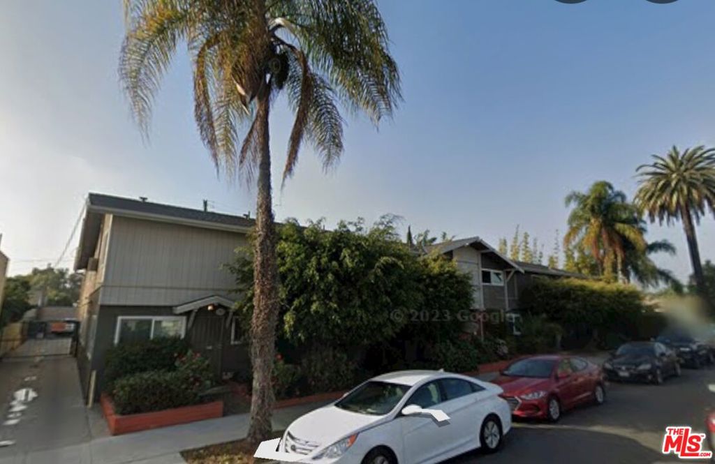 725 Coronado Avenue 202