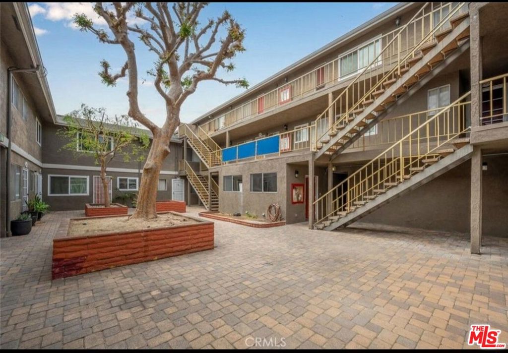 725 Coronado Avenue 202