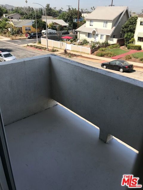 Photo of 2018 S Longwood Avenue #4, Los Angeles, CA 90016 (MLS # 26667771)