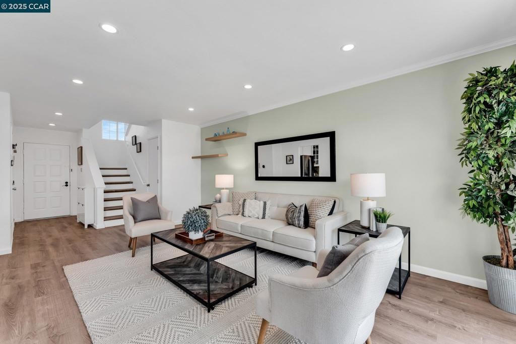 listing image 130721840013187065213