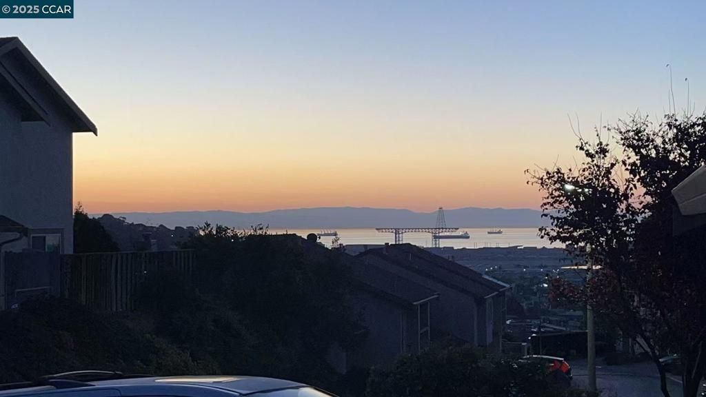 listing image 130728408951922598601
