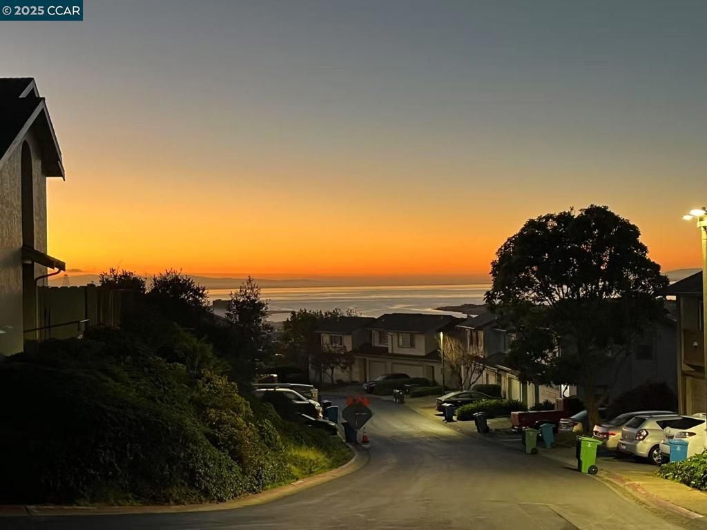 listing image 130725016342180355328