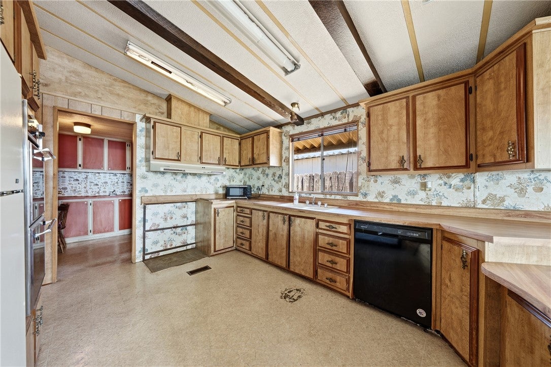 5830 Robin Hill Drive 10