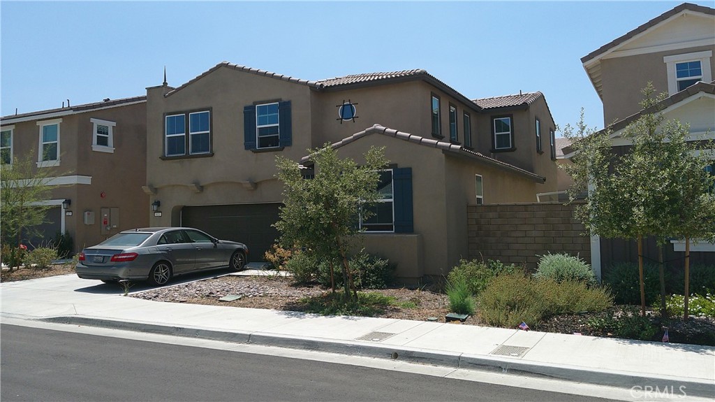 833 Half Moon Avenue