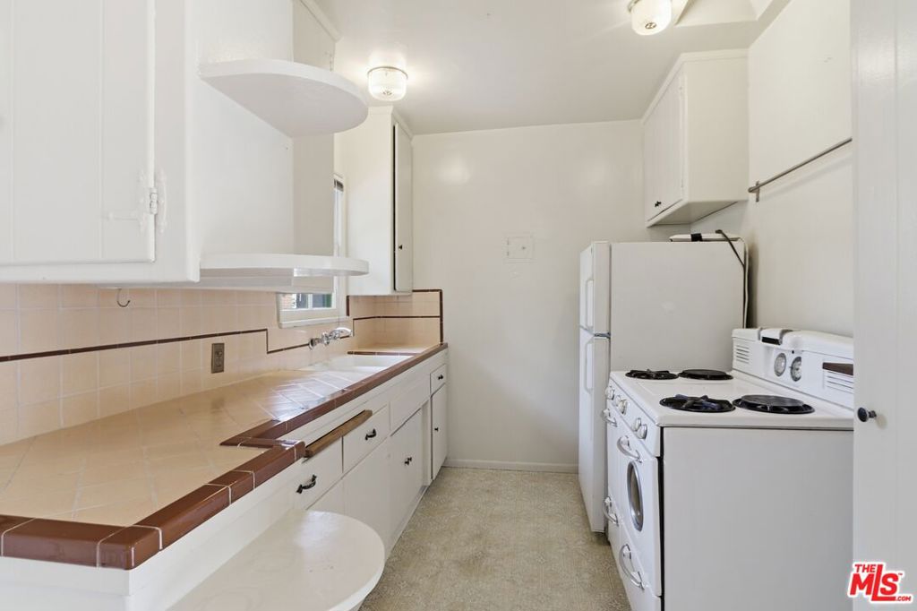 11165 Sunshine Terrace 2