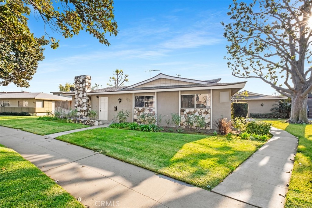 2030 E Wilshire Avenue