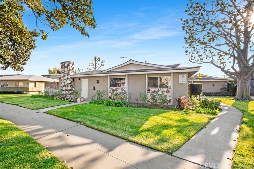 2030 E Wilshire Avenue