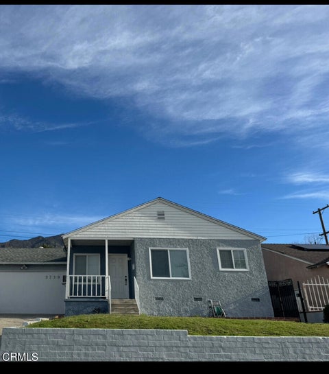 Photo of 3739 Fairesta Street, Glendale, CA 91214 (MLS # P1-27494)