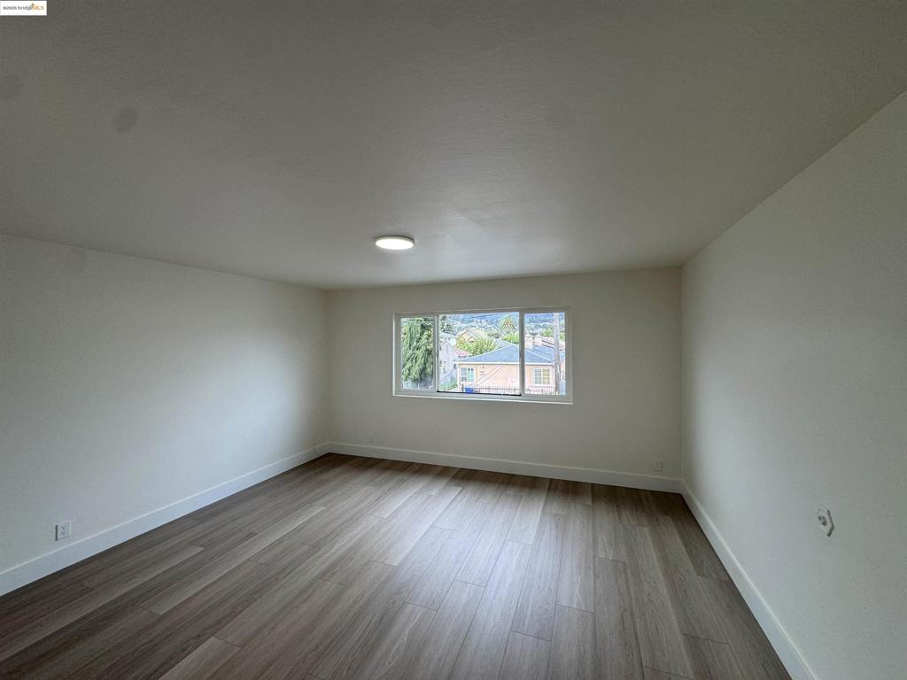 EASTMONT - Residential Income