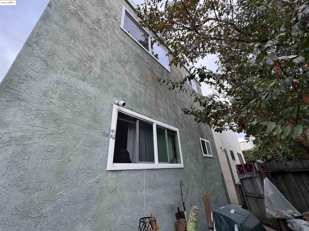 EASTMONT - Residential Income