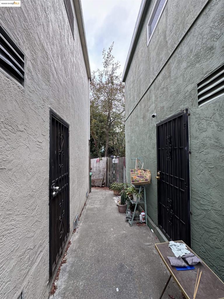 EASTMONT - Residential Income