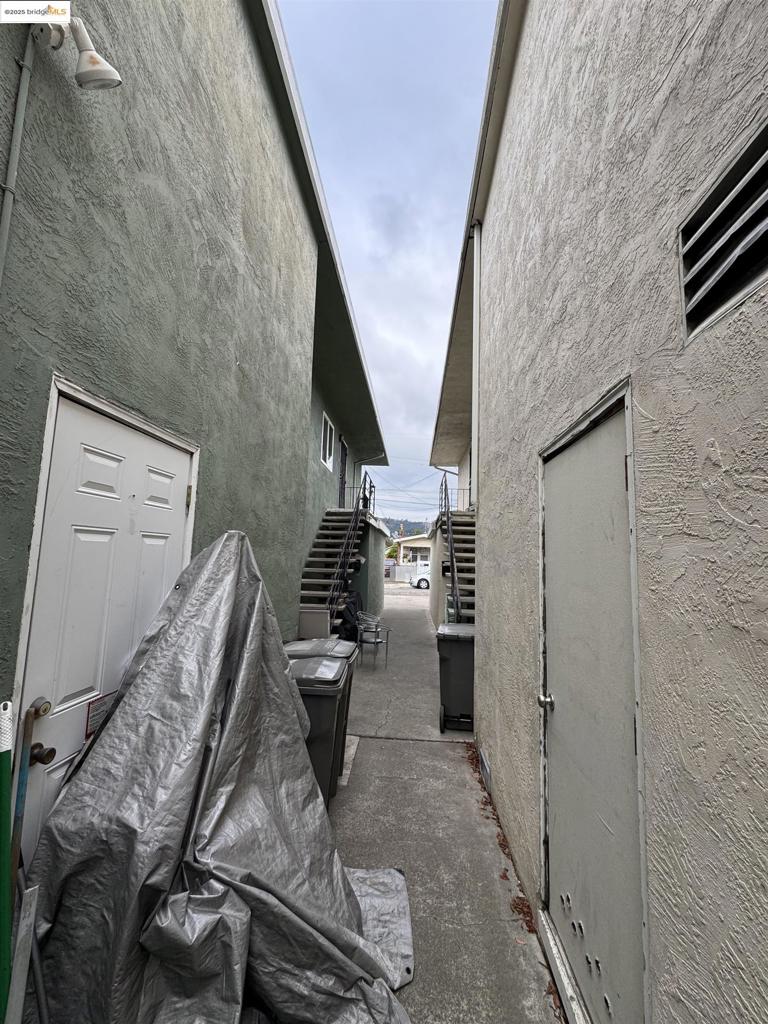 EASTMONT - Residential Income
