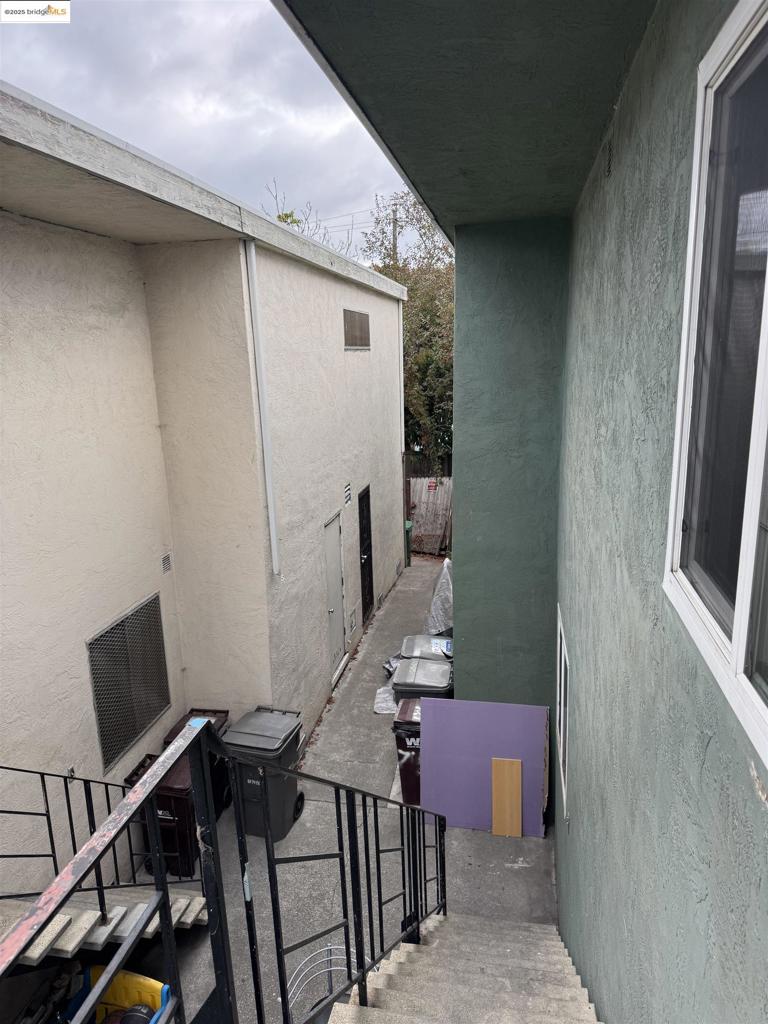 EASTMONT - Residential Income