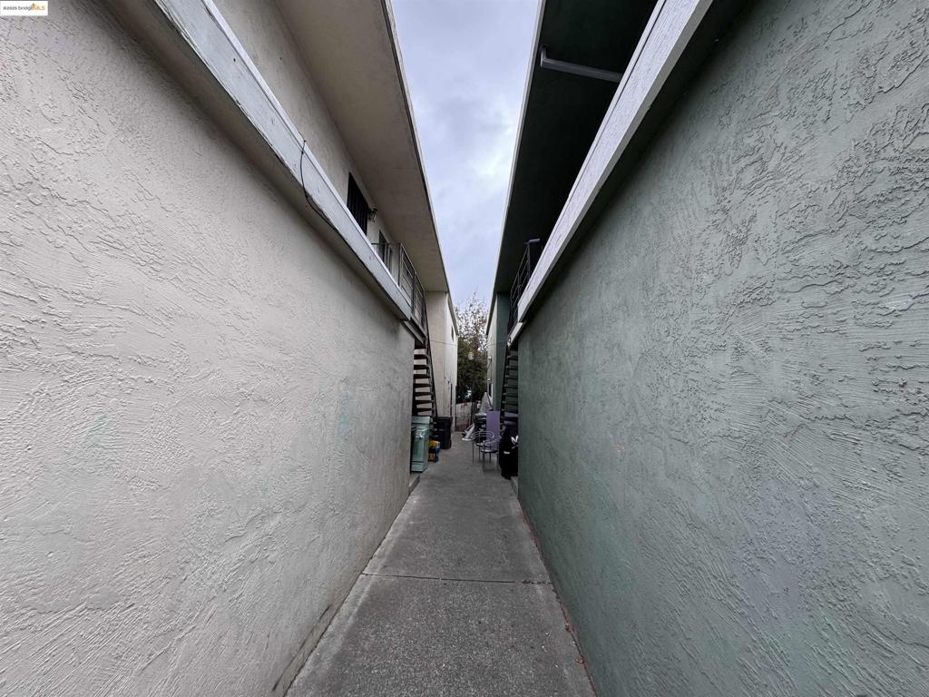 EASTMONT - Residential Income