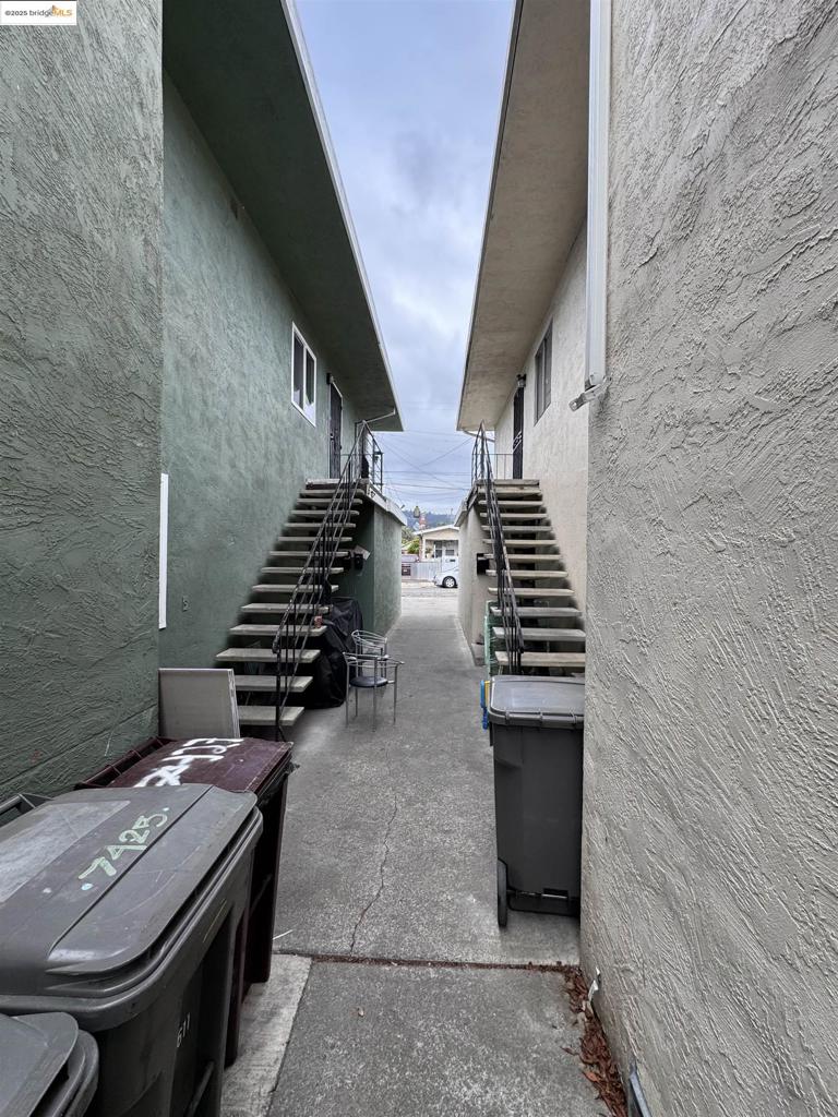 EASTMONT - Residential Income
