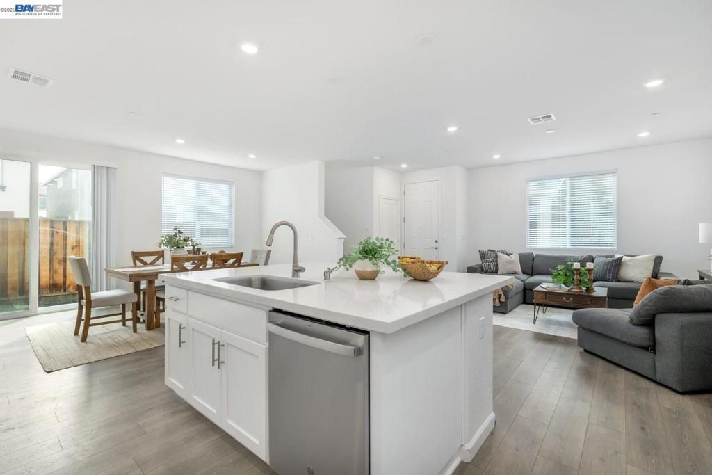 Photo of 30 Cypress Ct, Pittsburg, CA 94565 (MLS # 41127131)