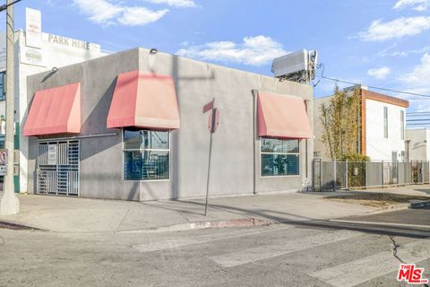 Photo of 328 Lincoln Boulevard, Venice, CA 90291 (MLS # 25494825)