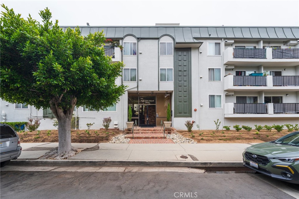 Top Floor Condo with Views in Playa Del Rey
Centrally located just minutes from the beach, this 1BR/1BA top-floor unit offers open living space filled with natural light. The spacious living room features tree-top views, a fireplace, and sliding glass doors that open to a private balcony. The updated kitchen features granite countertops, white cabinetry, white appliances, an electric range/oven, a built-in microwave, a stainless steel dishwasher, a refrigerator, and an undermount double sink, all set within an adjacent dining area.
The bedroom offers ample space, soft natural light, and a mirrored closet. The full bathroom features a separate shower and tub combination, as well as vanity storage. Additional highlights include only one shared wall, dedicated parking, extra storage, recent seismic retrofit, and convenient access to shopping, dining, LAX, LMU, entertainment, schools, freeways, and medical facilities.