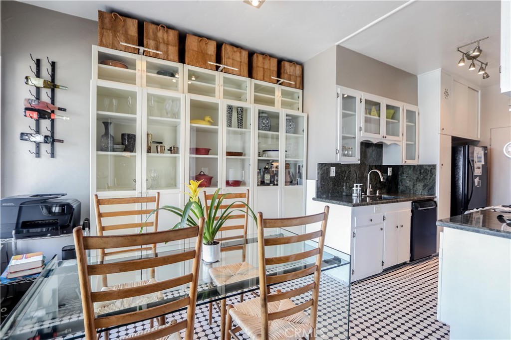 Villa Riviera (VLR) - Residential Lease