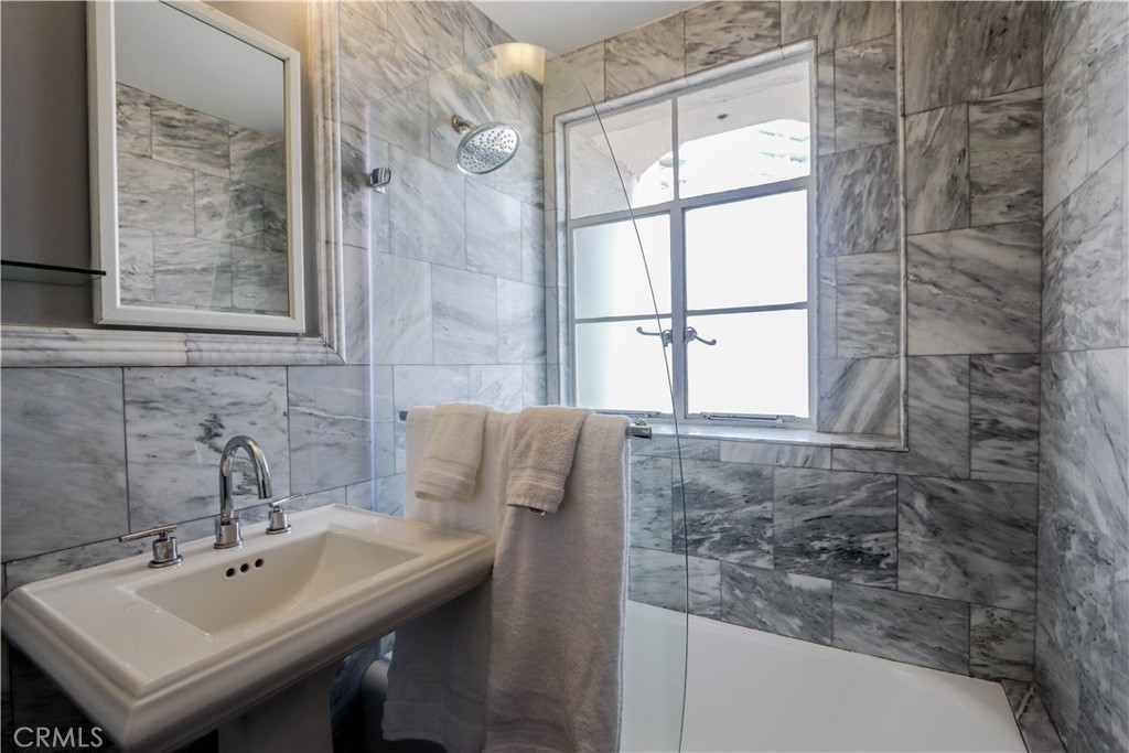 Villa Riviera (VLR) - Residential Lease