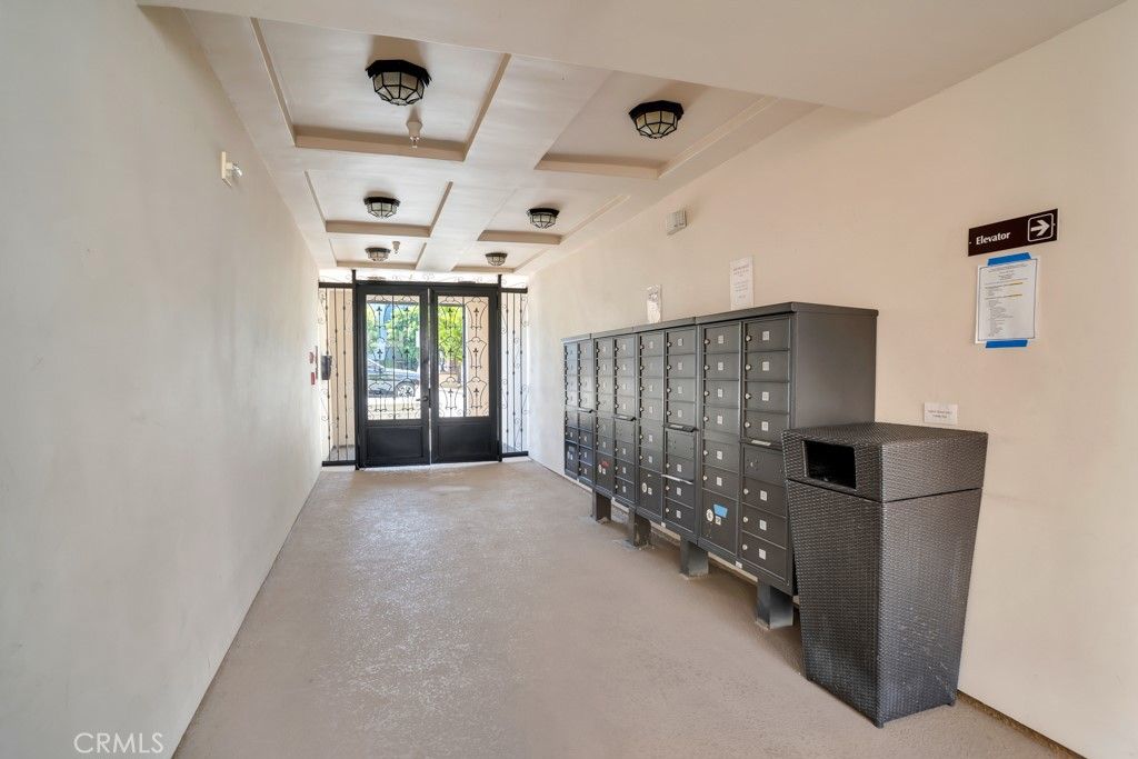 Photo of 4724 Kester #410, Sherman Oaks, CA 91403 (MLS # SR25267519)