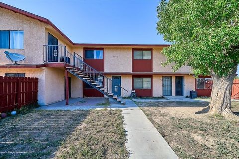 Photo of 1011 W Avenue H12, Lancaster, CA 93534 (MLS # SR26122376)