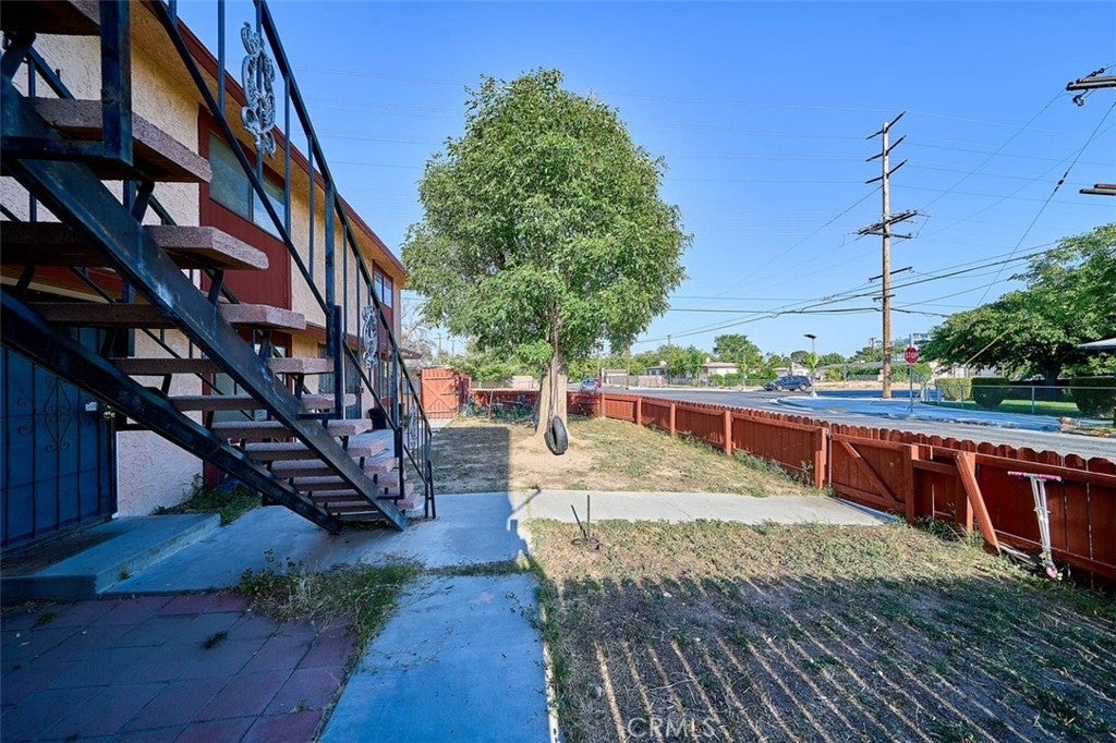 1011 W Avenue H12
