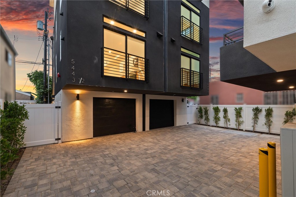 Step into sophisticated modern living at this brand-new construction home, where style, comfort, and city energy collide. This sleek 3-bedroom, 2.5-bath small-lot residence spans nearly 2,000 SQFT and is designed for those who crave both luxury and lifestyle.
Additional features include:
- Chef's kitchen with brand-new stainless steel stove & refrigerator
- Custom-built closets in every bedroom for smart, elevated storage
- Expansive open floor plan with clean lines and abundant natural light
- Penthouse-style primary suite occupying the entire 4th floor - your private sanctuary with spa-like bath, lounge space, and epic views
- Fire sprinkler system for safety
- Designer lighting throughout
- Small private backyard for relaxing or entertaining
- Energy-conscious finishes
- Modern layout with thoughtful storage
- custom-built closets in every room
- EV charger in the garage
And those views? They'll take your breath away. From the master suite, enjoy sweeping panoramas of the city skyline, mountain ranges, and even the Hollywood Sign on a clear LA day.
Located in West Adams, just minutes to Culver City, Apple, Amazon, HBO Max, and some of LA's best restaurants, coffee shops, and nightlife. This is where modern living meets vibrant city energy.
This isn't just a home - it's a statement. A lifestyle. A place to impress and be inspired.
Utilities: Gas, water, and electricity are the tenant's responsibility. As a bonus, the landlord provides a monthly professional cleaning service at no cost to the tenant.