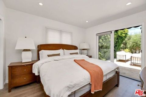 Photo of 816 N Mccadden Place, Los Angeles, CA 90038 (MLS # 26645909)